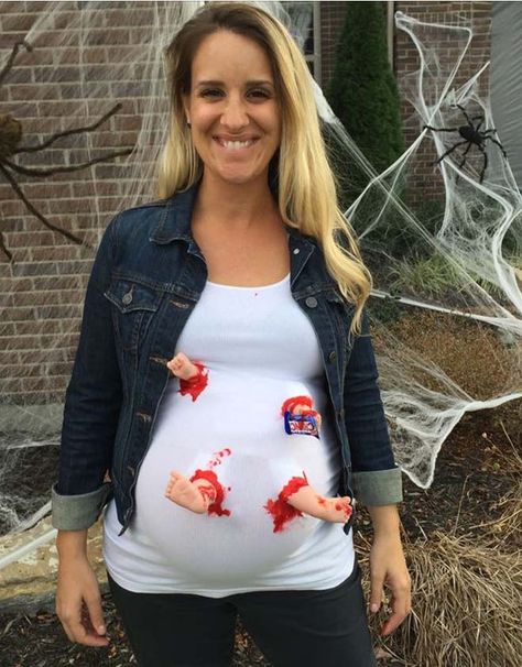 17 creative pregnant Halloween costumes for mums and bumps Halloween Costumes Pregnant Women, Maternity Halloween Costumes, Original Halloween Costumes, Maternity Halloween, Halloween Maternity, Pregnancy Costumes, Pregnant Halloween Costumes, Kid Halloween, Halloween Creative