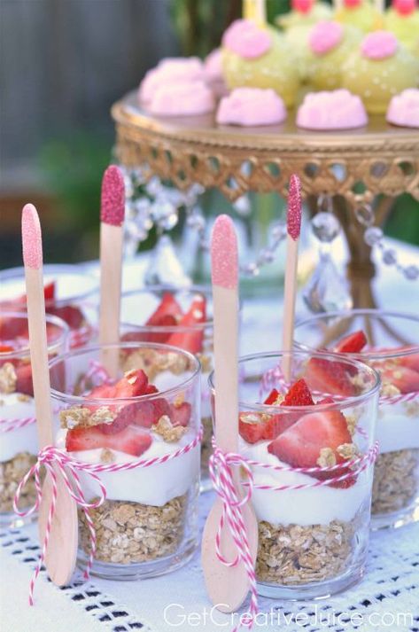 Mini Parfaits. Host a Tea Party Fit for a Queen with these Tea for Two Party Ideas. Afternoon tea finger sandwiches, floral tea cup centerpieces and vintage books for a tablescape for the inspirational garden party ideas #teaparty #tablescape #tearrific #teafortwo #teapartyideas #gardenparty #teapartyrecipes #parfait Brunch Mesa, Babyshower Party, Brunch Decor, Parfait Breakfast, Girls Brunch, Yogurt Breakfast, Breakfast Party, Birthday Breakfast, Tea Party Food