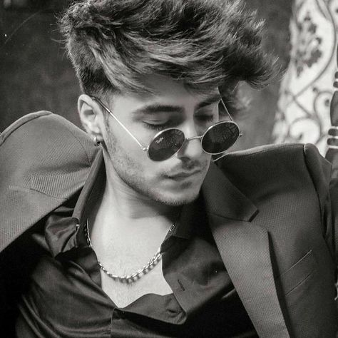 Rohan Goplani, Hair Look Boy, Stylish Poses, Sensible Quotes, Holi Girls, Hipster Haircuts For Men, Attitude Boy, Photography Female, Boys Dps