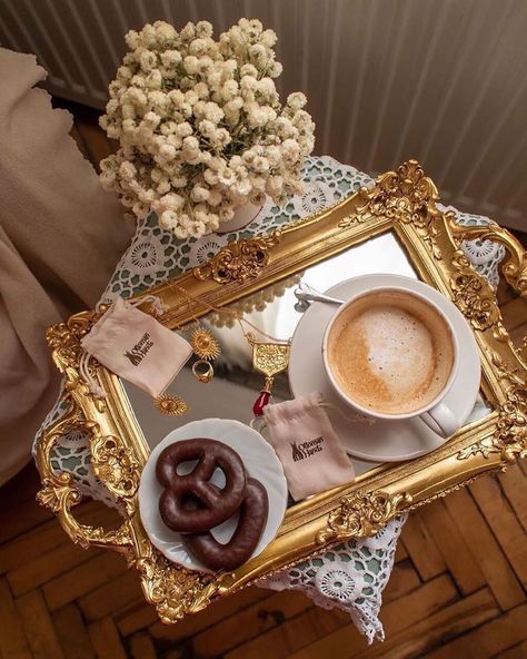 Classy / Luxury / Inspiration on Instagram: “Coffee time ☕️✨ @gossipstyle . . . #coffeetime #coffee #flowers #inspiration” Stile Harry Potter, Light Academia Aesthetic, Cream Aesthetic, Gold Aesthetic, Classy Aesthetic, Beige Aesthetic, A Cup Of Coffee, Light Academia, Old Money Aesthetic