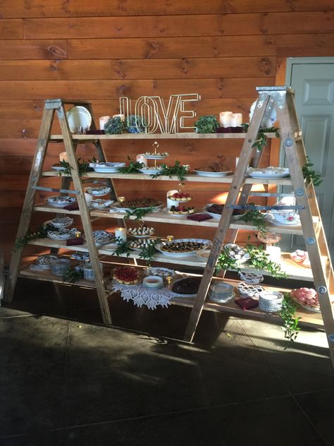 Ladder Food Display, Ladder Dessert Display, Ladder Window Display, Ladder Cupcake Stand, Ladder Display Ideas, Diy Candy Display, Wedding Shelf Display, Dessert Vendor Booth Display Ideas, Dessert Ladder