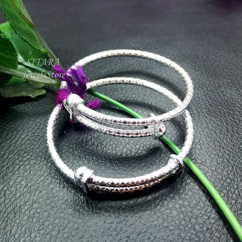 Silver Bangles For Baby Girl, Silver Baby Bracelet, Silver Articles, Elegant Pants, Jewelry Bangles, Baby Bangles, Newborn Baby Photoshoot, Silver Bangle Bracelet, Custom Bracelet