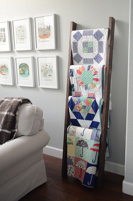 Quilt ladder on Camille Roskelley's blog | Flickr - Photo Sharing! Vintage Ladder Decor, Wooden Blanket Ladder, Quilt Ladder, Quilt Hangers, Vintage Ladder, Quilt Display, Diy Blanket Ladder, Quilt Rack, Blanket Ladder