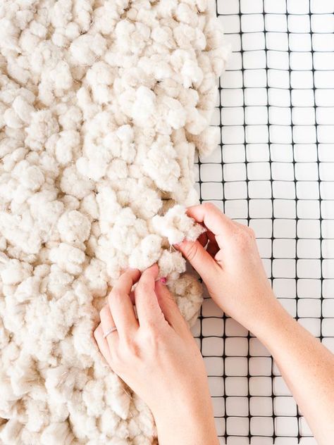 How to Make a Large-Scale Rug from Scratch Diy Tapis, Carpet Diy, Homemade Rugs, Rug Tutorial, Textil Design, Diy Carpet, Diy Rug, Cool Diy Projects, Rag Rug