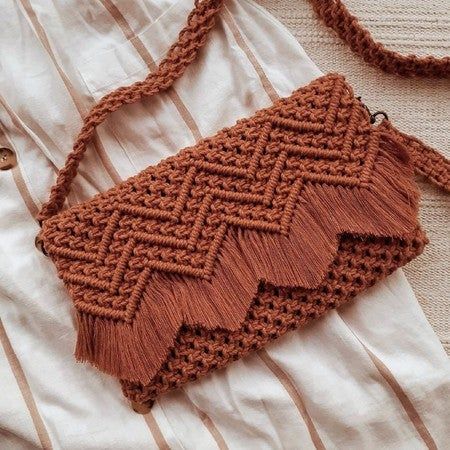 Crochet Sling Bag, Art Macramé, Makramee Diy, Macrame Purse, Sac Diy, Macrame Knots Pattern, Free Crochet Bag, Macrame Wall Hanging Patterns, Macrame Patterns Tutorials