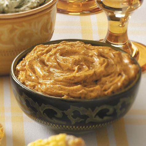 Cajun Butter Recipe -Melt this zippy butter from our Test Kitchen over grilled corn on the cob and you'll be grinning from ear to ear! Cajun Compound Butter, Creole Butter Recipe, Mexican Butter, Cajun Butter Recipe, Creole Butter, Cooked Corn, Cranberry Butter, Flavored Butter Recipes, Butter Recipes Homemade