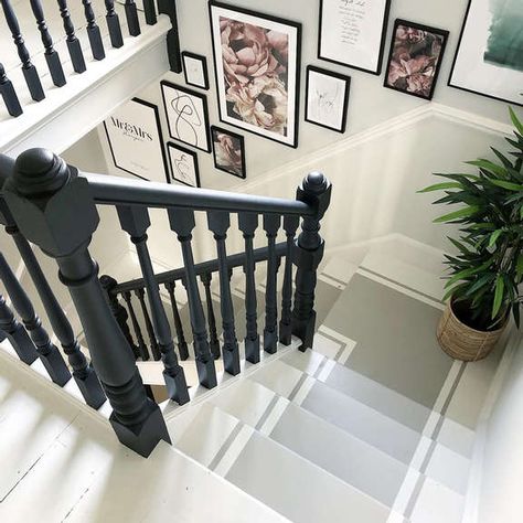 Painted Bannister, Black Bannister, Banister Ideas, Hall Ways Ideas, Black Staircase, Hall Stairs, Painted Staircases, Kid Decor, Hallway Colours