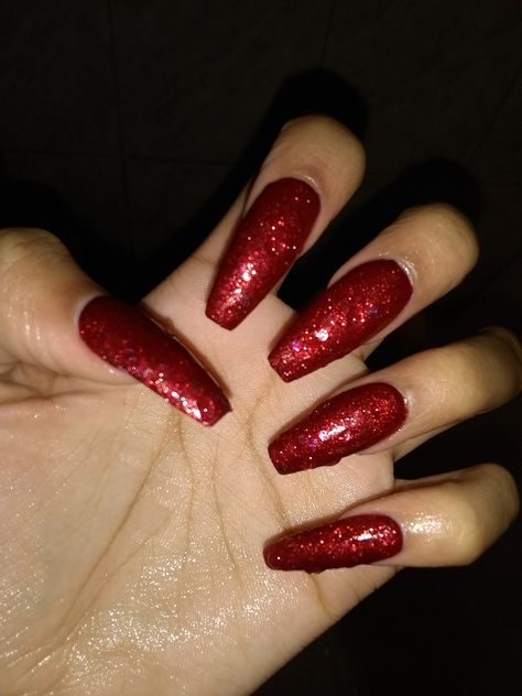 Those nails are so pretty Nails Glitter Christmas, Ruby Red Nails, Red Sparkle Nails, Ruby Nails, Red Ombre Nails, Encapsulated Nails, Bunny Nails, Red Acrylic Nails, Red Nail Designs