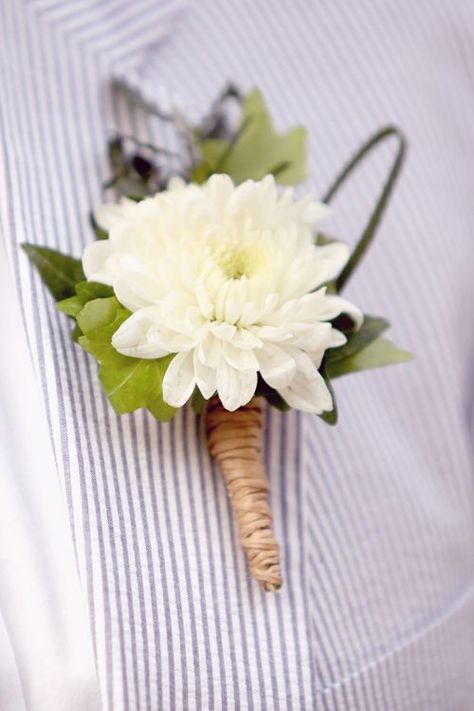 white wedding flower boutonniere, groom boutonniere, groom flowers, add pic source on comment and we will update it. http://www.myfloweraffair.com can create this beautiful wedding flower look. Mum Boutonniere, Green Wedding Flowers, Flower Boutonniere, Modern Wedding Flowers, Beautiful Wedding Flowers, Blue Wedding Flowers, Groom Boutonniere, Wedding Flower Decorations, White Wedding Flowers