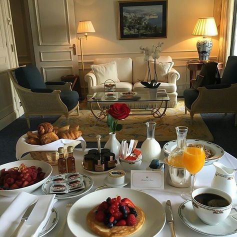 Hotel Breakfast, Foods And Drinks, Luxury Food, Food Goals, Breakfast Foods, Breakfast In Bed, Cafe Food, Hotel Room, High Tea