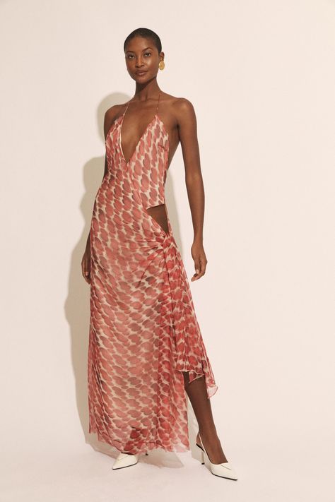 Eyes at sunset. The Cyrel Printed Maxi Dress is a maxi-length design with a halter-style construction. It features a deep v-neckline, an open back, side cutout detail and a side tie for an extra touch. SIZING: True to size  AU:.Model wears a size 8 / US: Model wears a size 4.FABRICATION: Main: 100% polyester. Lining: 100% polyester. Exclusive of trims. - Deep v-neckline - Open back  - Narrow self tie straps - Side cutout detail - Side tie detail Corsets Fashion, Semi Dresses, Fancy Fits, Maxi Dress Red, Day To Night Dresses, White Cocktail Dress, Leather Dresses, Halter Style, Printed Maxi