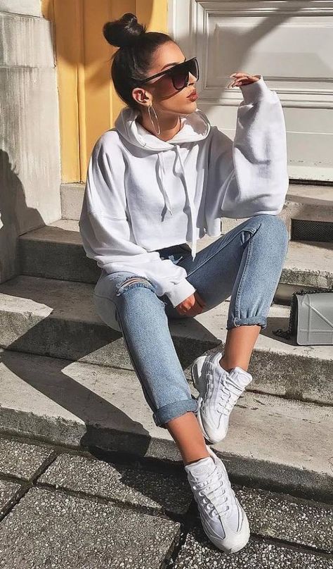 Cropped Eyelet Figure Patch Hoodie  White  #hoodie #jeans #sneakers #jewelry #shop #online #women … White Hoodie Outfit, Sweatshirt Outfit Winter, Popular Fall Outfits, Winter Mode Outfits, Comfy Fall Outfits, Sneaker Outfits Women, Ținută Casual, Modieuze Outfits, Hoodie Outfit