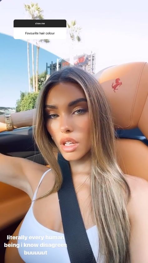 Madison Beer Selfie, Hawaii Hair, Madison Beer Hair, Madison Beer Style, Brunette Hair With Highlights, Honey Blonde Hair, Blonde Hair Looks, Brunette To Blonde, Brown Hair With Highlights