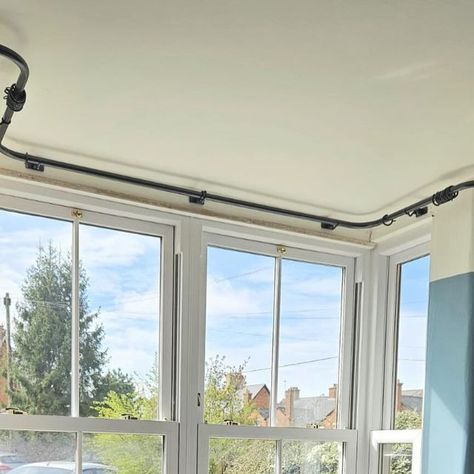 Melissa Hutcheson Interiors on Instagram: "We love tricky shaped windows. Here’s a square bay with contemporary metal pole with reverse bends. I can’t wait to hang the new curtains!  Call or email for expert advise on all curtain poles.  ARC pole shown here. . . #curtainpoles #curtainadvice #oxfordcurtainmaker #cotswoldscurtainmaker #cotswoldcurtains #expertadvice #curtainsandblinds #oxfordshiremakers" Square Bay Windows, Square Bay Window Curtains, Square Bay Window Ideas, Bay Window Curtains Living Room, Bay Window Curtain Ideas, Square Bay Window, Bay Window Curtain Poles, Lounge Curtains, Corner Curtains