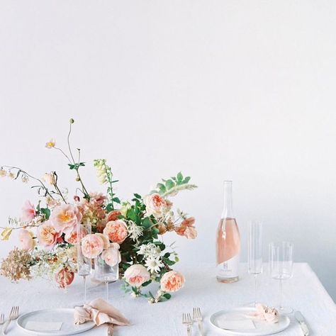 Tinge floral + @darcybenincosa @tesscomrie @lancasterandcornish @script_merchant Wedding Table Placement, Minimalist Reception, Blush Centerpiece, Flower Styling, Fall Wedding Tables, Wedding Sparrow, Wedding Set Up, Fall Weddings, Peach Wedding