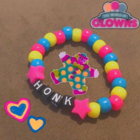 Clown Kandi Bracelet, Clowncore Kandi Bracelets, Kandi Braclet Ideas, Matching Kandi Bracelets For Friends, Cute Kandi Bracelets, Cool Kandi Ideas, Kandi Inspo Single, Single Kandi Ideas, Clown Bracelet