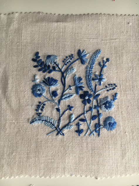 Blue White Embroidery, Blue Embroidered Flowers, Dark Blue Embroidery, Indigo Embroidery, Embroidery Floss Crafts, Scandinavian Embroidery, Brazilian Embroidery Stitches, Embroidered Wall Art, Hand Embroidery Dress