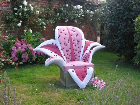 Flower chair by  furniture designer Rabea Giebfried-Nietzard Sculpture Interior, Estilo Kitsch, Flower Chair, Sculpture Architecture, Weird Furniture, Unusual Furniture, Whimsical Furniture, Flower Sculptures, Chaise Design