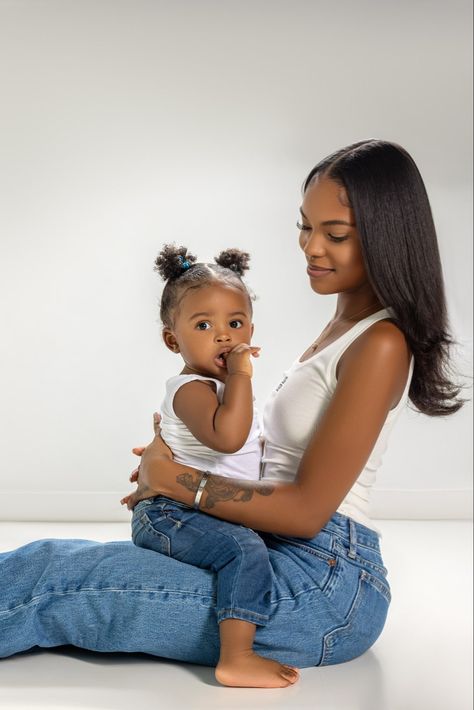 Lace Front Styles, Mommy Daughter Photography, Mommy Daughter Photoshoot, Mommy Photos, Moms And Daughters, Curly Hair Wigs, Mommy Daughter Photos, Mother Baby Photography, Mother Daughter Photoshoot