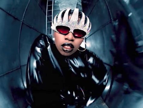 Missy Elliott in Missy Misdemeanor Elliott: The Rain (Supa Dupa Fly) (1997) Missy Elliot 90s, Fly Costume, Missy Elliot, Yo Gotti, Missy Elliott, Hip Hop Videos, Grace Jones, Lil Pump, Female Rappers