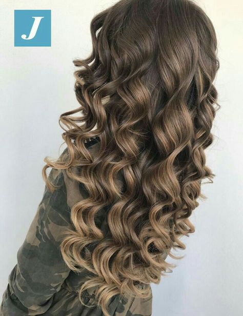 Short Highlights, Androgynous Haircut, Curls For Long Hair, Prom Hairstyles For Short Hair, Quince Hairstyles, Hair Prom, Long Hair Updo, Hair Color Balayage, روتين العناية بالبشرة