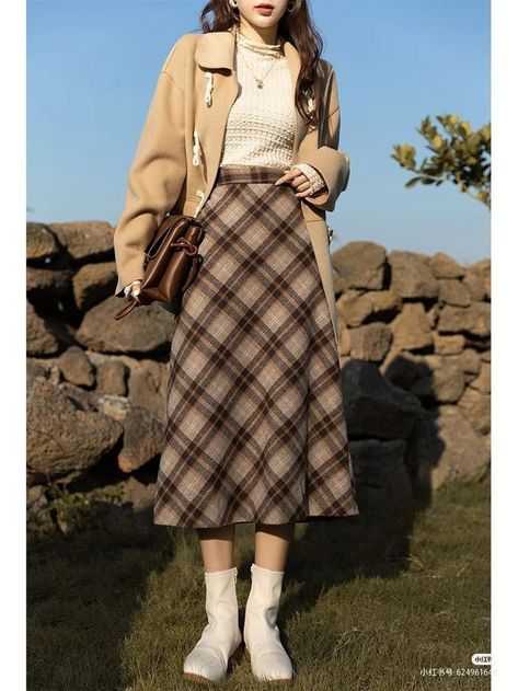 amazon finds skirts Retro Style Hijab 90s, Vintage Outfits 90s Retro Dress, Dresses Winter Outfit, Freezing Winter Outfits, Cold Winter Outfits Aesthetic, Winter Outfits Cold Freezing, Checkered Skirt Outfit, Brown Skirt Outfit, Cold Winter Outfits