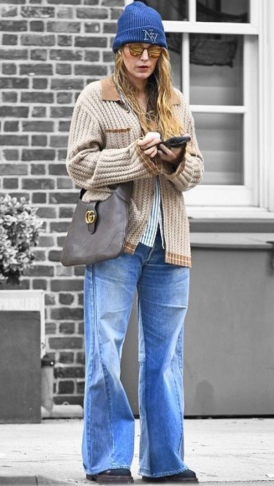 Blake Lively in New York City, New York on Tuesday 10/10/2023 Ny Shoes, Guest In Residence, Chanel Jeans, Boots And Jeans, Blake Lively Style, Gucci Hat, Kristin Cavallari, Rachel Bilson, Sweater Brown