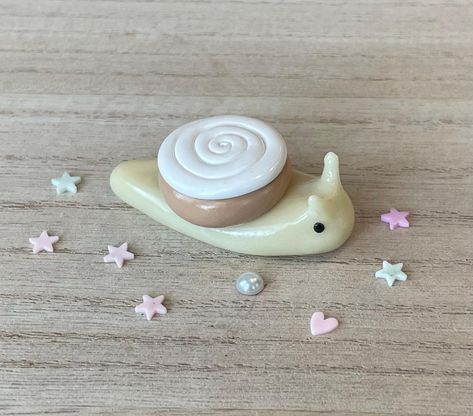 Fun Things To Do With Air Dry Clay, Mini Clay Creatures, Silly Clay Things, Ceramic Snail Pottery, Stuff Made Out Of Clay, Clay Creatures Easy, Simple Clay Sculpture Ideas, Small Cute Things To Make Out Of Clay, Small Clay Projects Diy