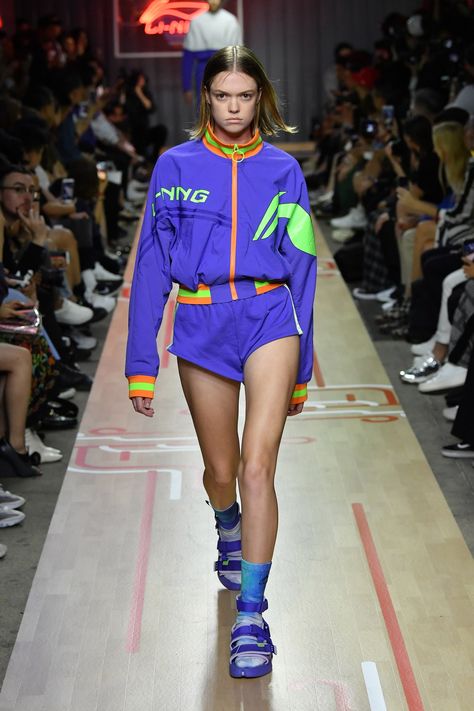 Li-Ning Is the Chinese Sportswear Brand You Need to Know Venezuelan Fashion, Sportswear Trends, Fashion Terms, Sportswear Fashion, Sports Wear, Sportswear Brand, Mode Streetwear, Sportswear Women, Sport Wear