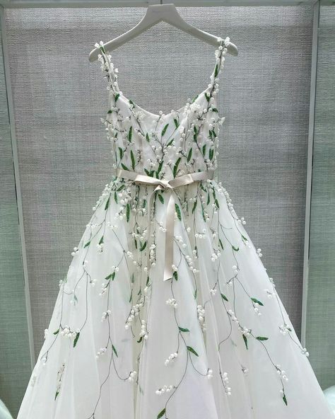 Monique lhuillier // bridal lilly of the valley dress Monique Lhuillier Bridal, Wedding Dresses With Straps, Dresses To Wear, Fairytale Dress, Monique Lhuillier, Reception Dress, Dresses To Wear To A Wedding, Dream Wedding Dresses, Lily Of The Valley