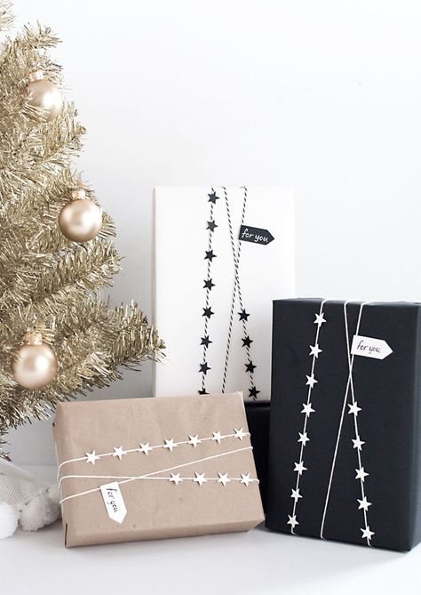 Diy Holiday Gift Wrapping, Pretty Gift Wrapping Ideas, Diy Star, Diy Jul, Diy Holiday Gifts, Star Garland, Creative Gift Wrapping, Diy Gift Wrapping, Present Wrapping