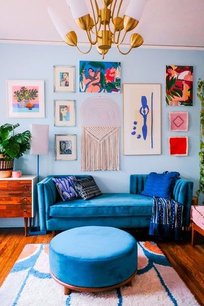 Top 10 Interior Design Trends for 2022 Wall Decor Above Couch, Decor Above Couch, Reka Bentuk Ruang Tamu, Maximalist Living Room, Hiasan Dalaman Rumah, Reka Bentuk Dalaman, Classy Rooms, Hiasan Bilik Tidur, Light Blue Walls