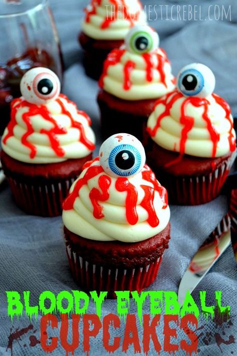 Eyeball Cupcakes, Snack Halloween, Menu Halloween, Halloween Food Cupcakes, Dessert Halloween, Halloween Cookies Decorated, Torte Cupcake, Halloween Baking, Halloween Desserts