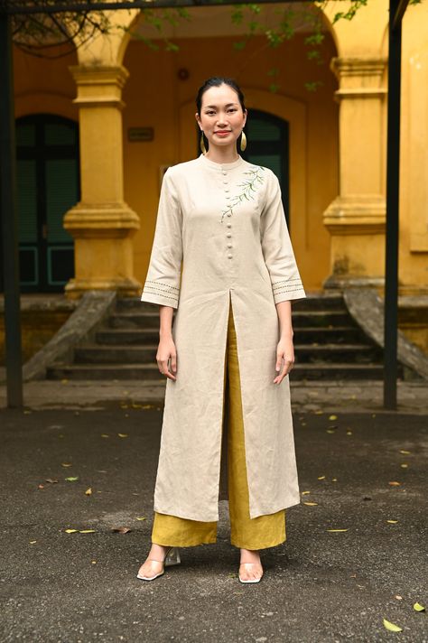 Tunik Linen, Wedding Ao Dai, Ao Dai Vietnamese, Modern Ao Dai, Blouse Outfit Casual, Vietnamese Ao Dai, Linen Style Fashion, Buy My Clothes, Vietnam Dress