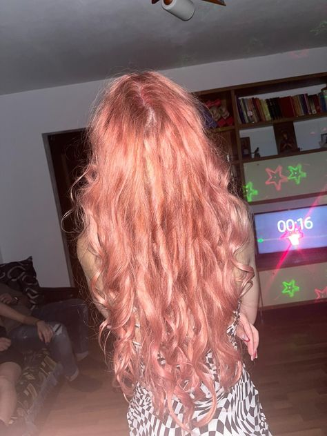 Straightening Hair Aesthetic, Long Pink Curly Hair, Fun Hair Colour Ideas, Light Pink Curly Hair, Wavy Pink Hair, Pink Wavy Hair, Curly Pink Hair, Dusty Pink Hair, Pink Curls