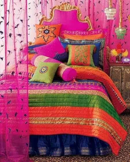 Colorful! Bohemian Bedrooms, Indian Bedroom, Moroccan Bedroom, Boho Tapestry, Deco Boheme, Indian Inspired, Bohemian Bedroom, Décor Boho