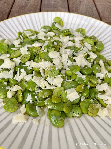 Broad Bean Salad, Broad Bean Recipe, Broad Beans Recipe, Fava Beans Salad, Broad Bean Recipes, Fava Beans Recipes, Bean Snacks, Dinner Party Dishes, Spring Recipe