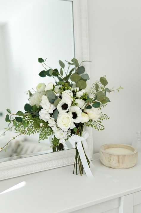 A classic faux white and green arrangement of anemone, roses, ranunculus, peonies, blossoms, mixed in with eucalyptus, fern and hypericum buds Perfect for any room in your home or use as a wedding bouquet Easily bend, mould or trim to create your perfect arrangement Height approx 40cm, Width approx 30cm Care Instructions: Use a microfiber cloth and dust weekly To keep your stems looking great for as long as possible, store away from direct sunlight and moisture to avoid colour fading Vase not included Please note, as our flower arrangements are handmade there may be a slight variation to the product images shown. All arrangements are made to order and require a 2-3 week processing time frame Find us on social: www.edisonandjames.com https://www.instagram.com/edisonandjames https://www.face Anemone White, Anemone Wedding, Anemone Bouquet, Green Wedding Bouquet, Bend Wedding, White Rose Bouquet, Eucalyptus Bouquet, Bouquet Rose, Green Bouquet