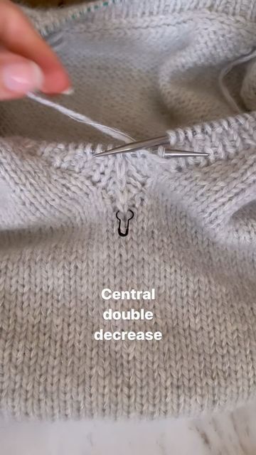 How To Knit V Neck, How To Knit A V Neckline, V Neck Knitting Pattern, Sweater Knitting Tutorial, V Neck Knit Sweater, Knit V Neck Sweater, Knitting Help, Knitting Videos, Bind Off