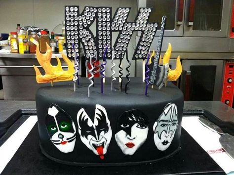 KISS cake! Kiss Cakes Band, Kiss Theme Birthday Party, Kiss Themed Party, Kiss Band Party, Kiss Cakes, Kiss Birthday Party, Banda Kiss, Astrology Party, Kiss Party