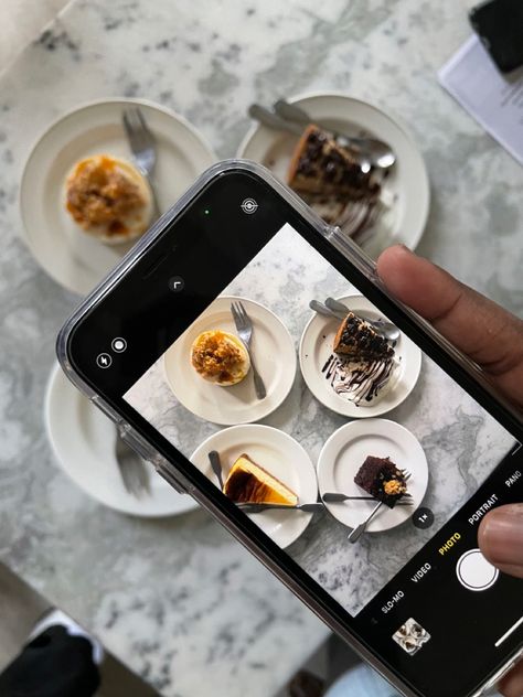 Photography In Cafe Ideas, Instagram Post Ideas Restaurant, Lifestyle Food Photography Ideas, Instagram Food Photography, Coffee Shop Content Instagram, Coffee Shop Inspo Pics, Cafe Instagram Pictures, Food Photography Ideas, Cafe Pictures