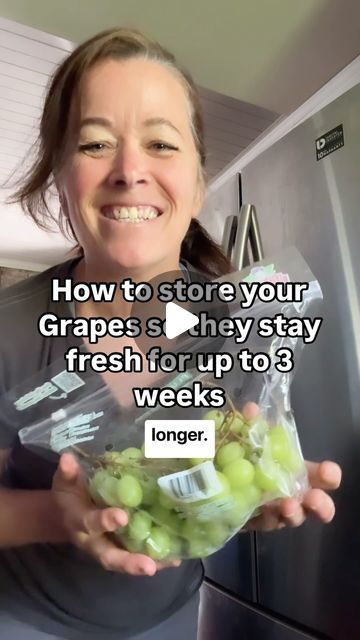 Dar - Save Money on Groceries on Instagram: "SHARE + SAVE this tip to help your grapes last up to 3 weeks!   🙌🏻Make sure you smash that Follow button to keep learning about ways to save money on your groceries  Here’s the Grape-down   I know it’s super tempting to wash and clean the entire bunch as soon as you get home from the grocery store   DONT do it!!   CLEAN only when you are about to use them!   Grapes need to stay cold, be dry and last longer when you leave them on the stems!   The washing process adds excess moisture, which can cause the grapes to go BAD faster than they otherwise would.  How to Choose Grapes It’s important to inspect grapes at the grocery store before purchasing. Why? Because one bad grape can spoil the whole bunch. In other words, one or two moldy grapes will Best Way To Store Grapes In Fridge, Cleaning Grapes Baking Soda, How To Make Grapes Last Longer, Storing Grapes In Fridge, Store Grapes In Fridge, Best Way To Store Grapes, How To Keep Grapes Fresh Longer, How To Store Grapes In Fridge, How To Clean Grapes