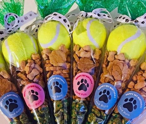 Dog Birthday Party Pets, Dog Themed Birthday Party, Dog Grooming Shop, Puppy Birthday Parties, Healthy Dog Treats Homemade, Dog Grooming Salons, Dog Treats Homemade Recipes, Dog Business, Birthday Treat