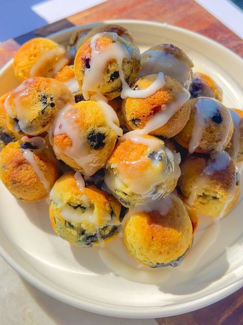 Satisfy your sweet cravings with this oven-baked Blueberry Donut Holes Recipe, effortlessly crafted for a burst of fruity goodness in every bite. A Blueberry Donut Holes Recipe, Blueberry Donut Holes, Donut Hole Recipe Baked, Donut Holes Recipe, Baked Donut Holes, Blueberry Donuts, Fall Apple Recipes, Vegan Pumpkin Recipes, Sweet Breakfast Treats