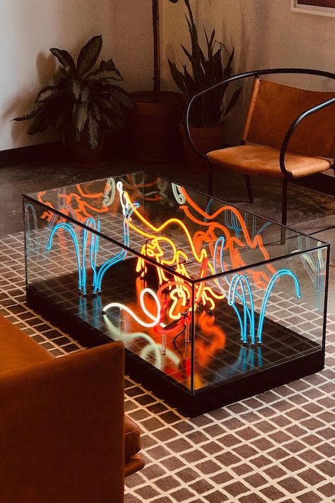 HISTORIAS ENCERRADAS Aesthetic Furniture Design, Desain Furnitur Modern, Art Furniture Design, Neon Lights, Dream House Decor, Aesthetic Room Decor, Dream Home Design, Aesthetic Room, 인테리어 디자인