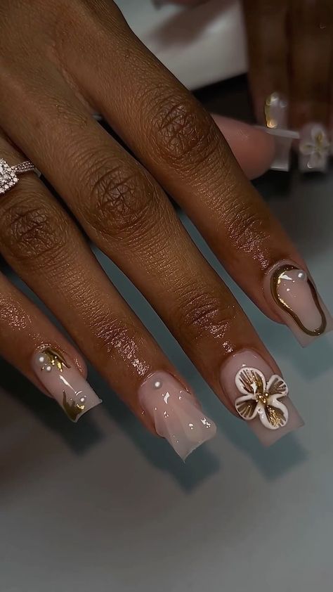 🩷🩷🩷 - - - - - - - - #nails #shortnails #pinknails #nailtrends #silvernails #nailcharms #naildesign #nailart #nailartist #bronxnails… | Instagram Falls Nail Idea, Gold Nails Inspo Aesthetic, Acrylic Design Nails, Daisy Acrylic Nails, Nails Outfit, Hard Nails, Simple Gel Nails, Colored Acrylic Nails, Girly Acrylic Nails