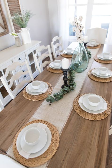 Farmhouse Spring – North Carolina Yoga Girl Set Table Ideas Everyday, Minimalist Table Setting Home, Farmhouse Place Setting Ideas, Place Settings Everyday Farmhouse, Kitchen Table Place Setting, Dining Room Table Place Settings, Dining Table Decor Everyday Modern, Setting Table Ideas, Table Setting Ideas Everyday