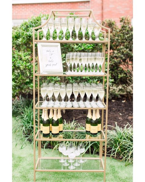 Ceremony Drinks Wedding, Self Serve Champagne Bar Wedding, Champagne During Ceremony, Welcome Drink Wedding Ideas, Wedding Ceremony Welcome Drinks, Ceremony Champagne Table, Champagne Ceremony Wedding, Champagne Welcome Drink Wedding, Champagne At Ceremony