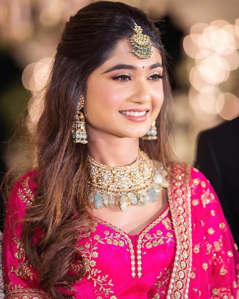 Spotted Best Bridal Makeup Looks Of The Year 2020 Engagement Looks, Reception Hairstyles, Lehenga Hairstyles, Engagement Dress For Bride, Bridal Hairstyle Indian Wedding, Hair Style On Saree, Hair Colour Ideas, Indian Bride Makeup, Saree Hairstyles