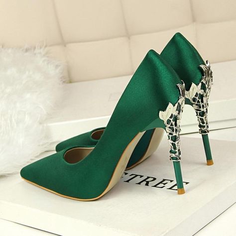 Sepatu Pump, Wedding Shoes High Heels, Hak Tinggi, Elegant Pumps, High Heel Dress, Elegant High Heels, Beautiful Heels, Crystal Shoes, Super High Heels